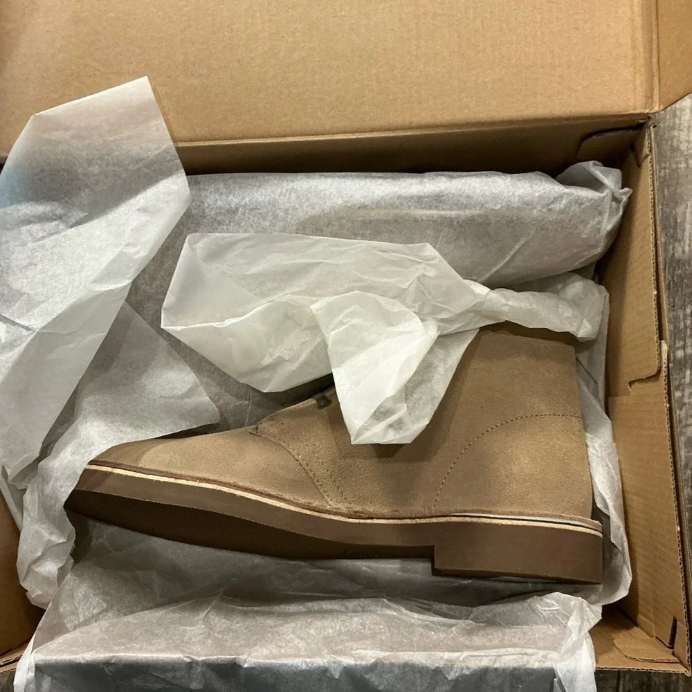 Clark’s Men's Tan Suede Desert Boots Size 7.5